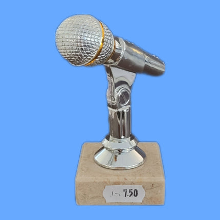 van der Storm Sportprijzen Microfoontrofee op voet ca. 12 cm.